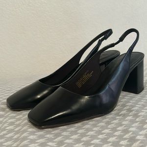 Brand new pair of H&M heels. Size 9 women’s. Bought them but never wore.